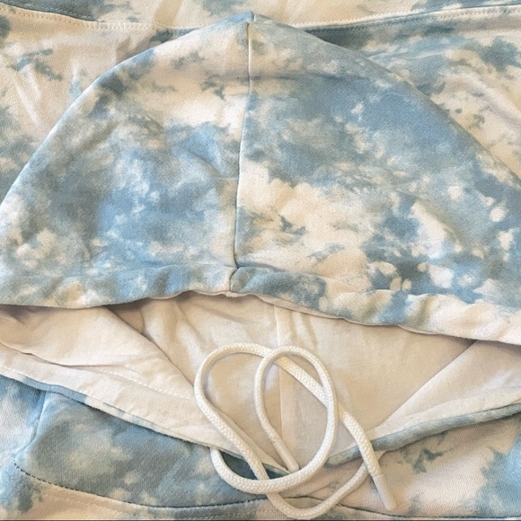 Blue&White Camouflage Patterns Crop Top Hoody. - Picture 6 of 11